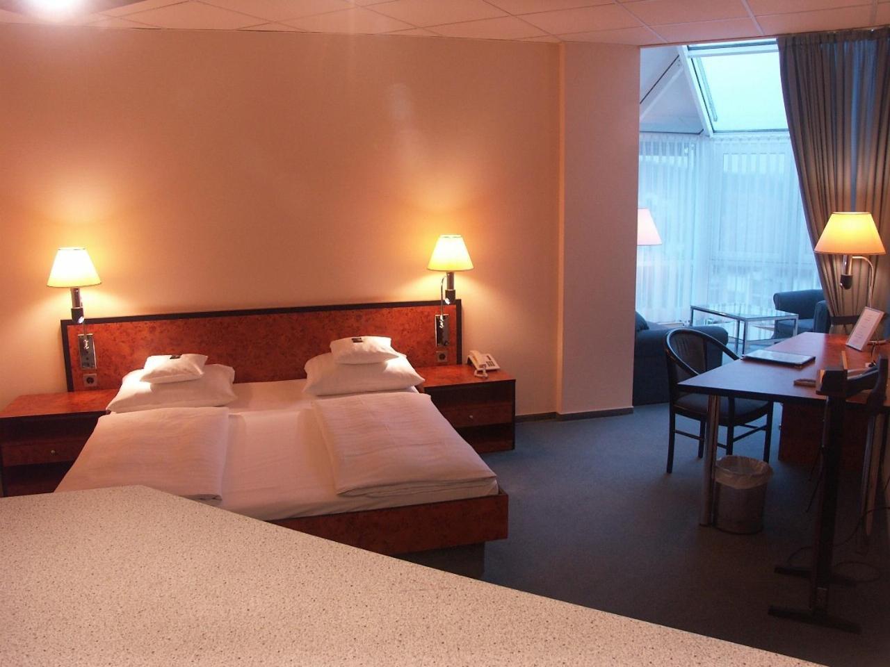 Hotel Arkadia ฟรีดริชสดอร์ฟ ภายนอก รูปภาพ