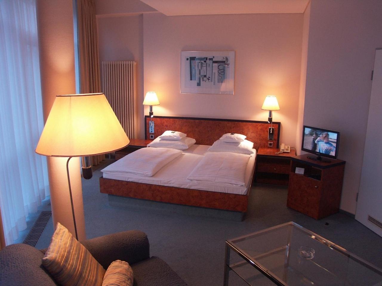 Hotel Arkadia ฟรีดริชสดอร์ฟ ภายนอก รูปภาพ