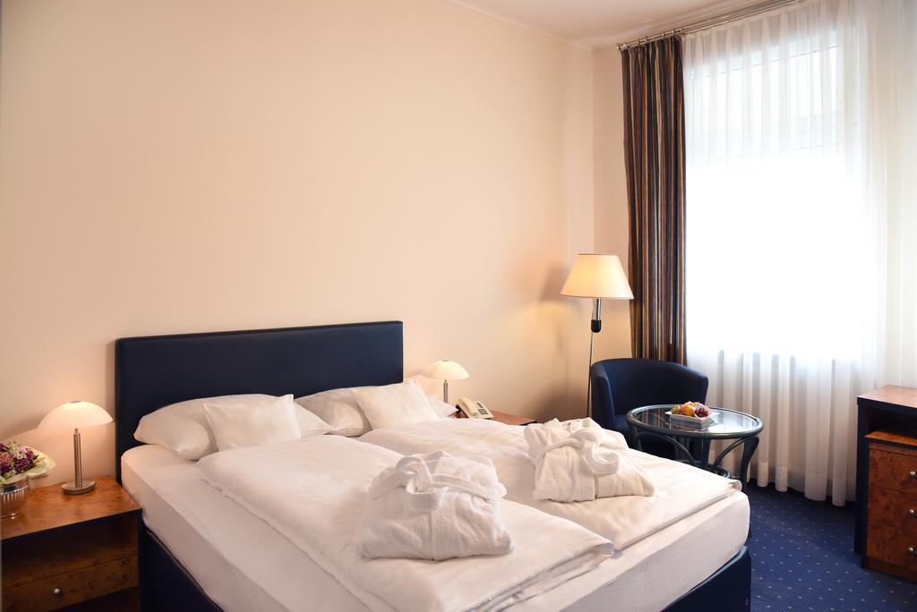 Hotel Arkadia ฟรีดริชสดอร์ฟ ภายนอก รูปภาพ