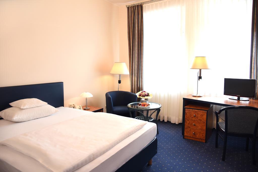 Hotel Arkadia ฟรีดริชสดอร์ฟ ภายนอก รูปภาพ