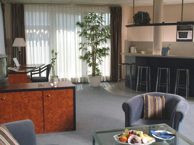 Hotel Arkadia ฟรีดริชสดอร์ฟ ภายนอก รูปภาพ
